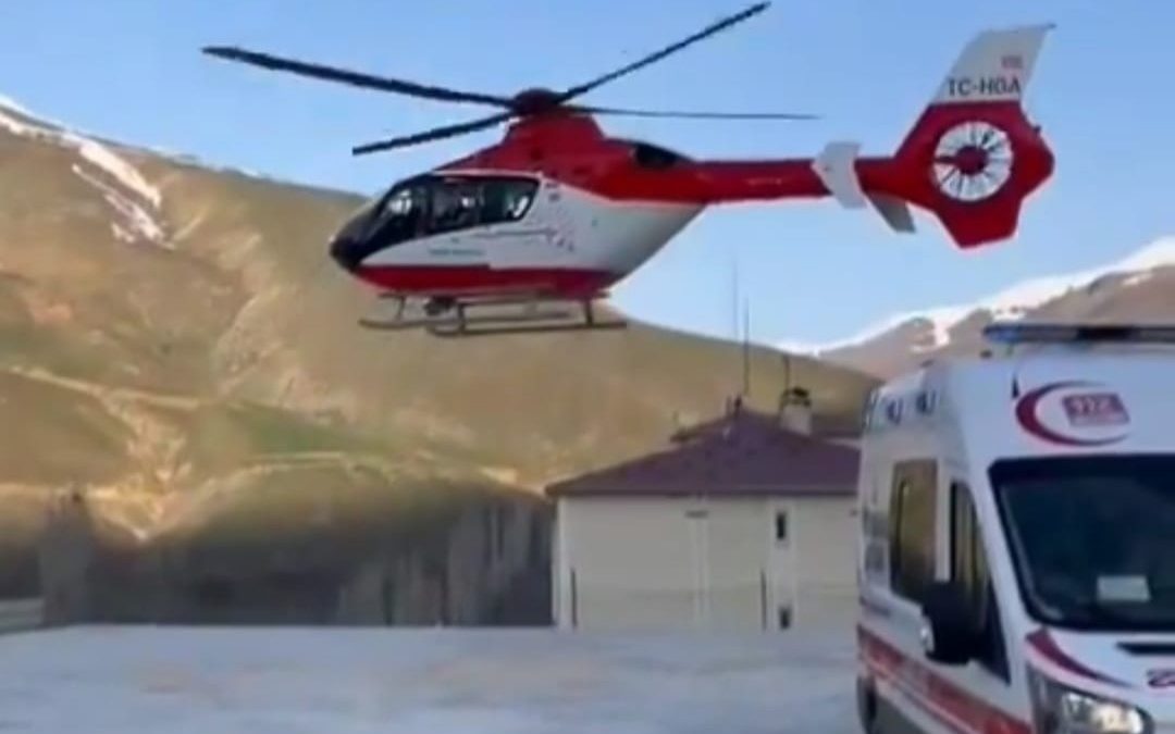 Van’da ambulans helikopterle solunum sıkıntısı olan hasta Van’a sevk edildi