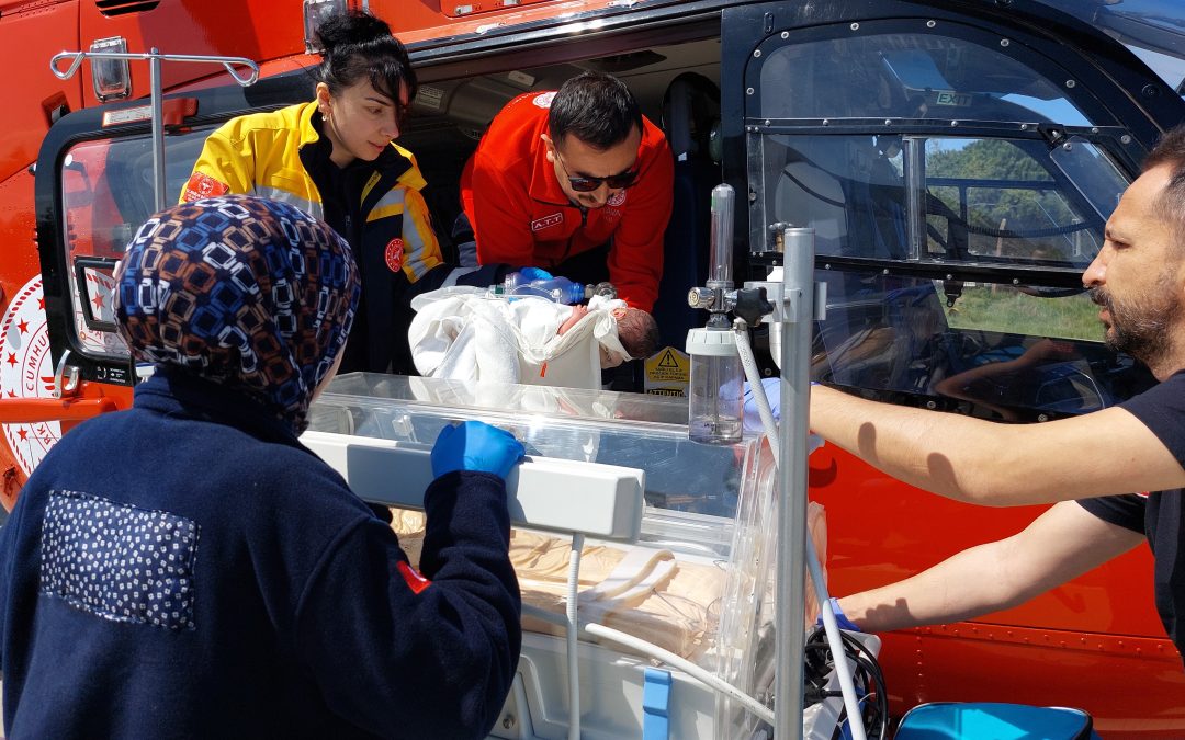 Ambulans Helikopter Yeni Doğan Bebek İçin Zamanla Yarıştı