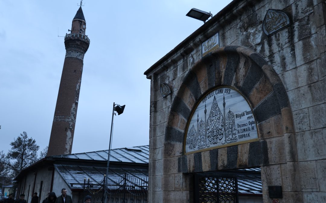 Sivas Ulu Cami’de 831 Yıllık Tarihi Bayram Namazı Kılındı