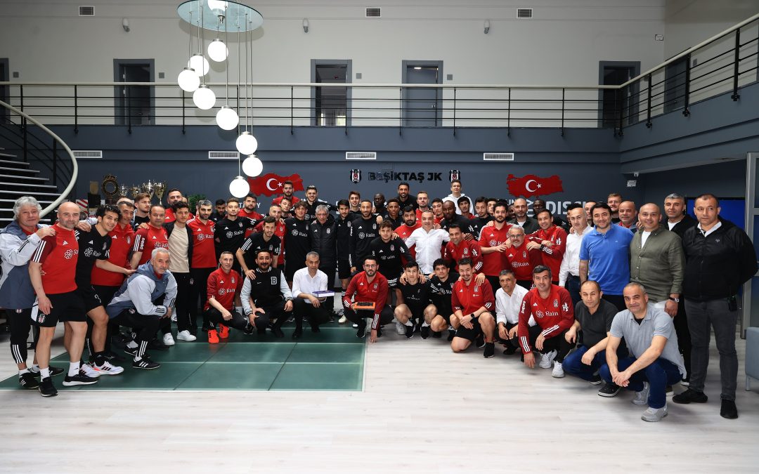 Beşiktaş Teknik Heyeti ve Futbolcular Bayramlaştı