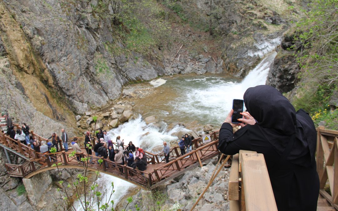 Giresun’daki Mavi Göl ve Gökşu Travertenleri Turistlerin Gözdesi Haline Geldi