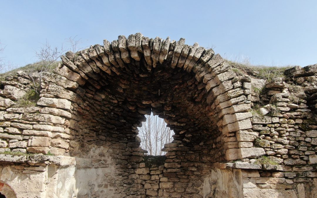 Bin 200 yıllık tarihi kilise, zamana direniyor