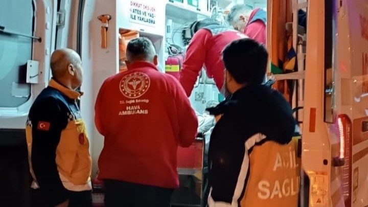 Van’da trafik kazası sonrası hasta ambulans uçağıyla Ankara’ya sevk edildi