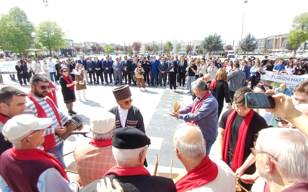 Abhaz Halk Dansları Gösterisi Düzce’de İlgi Çekti