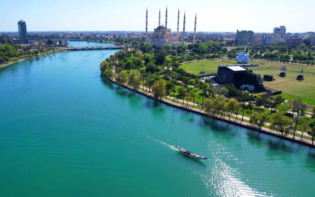 Adana’da Seyhan Nehri’nde Gondol Keyfi