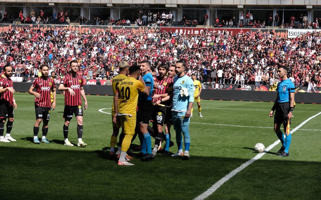 Eskişehirspor – 1926 Polatlı Belediyespor Maçında Futbolcular Arasında Kavga Çıktı