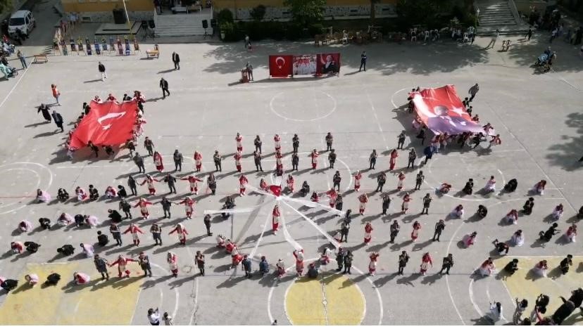 Isparta’da 170 öğrenci ile folklor gösterisi yapıldı