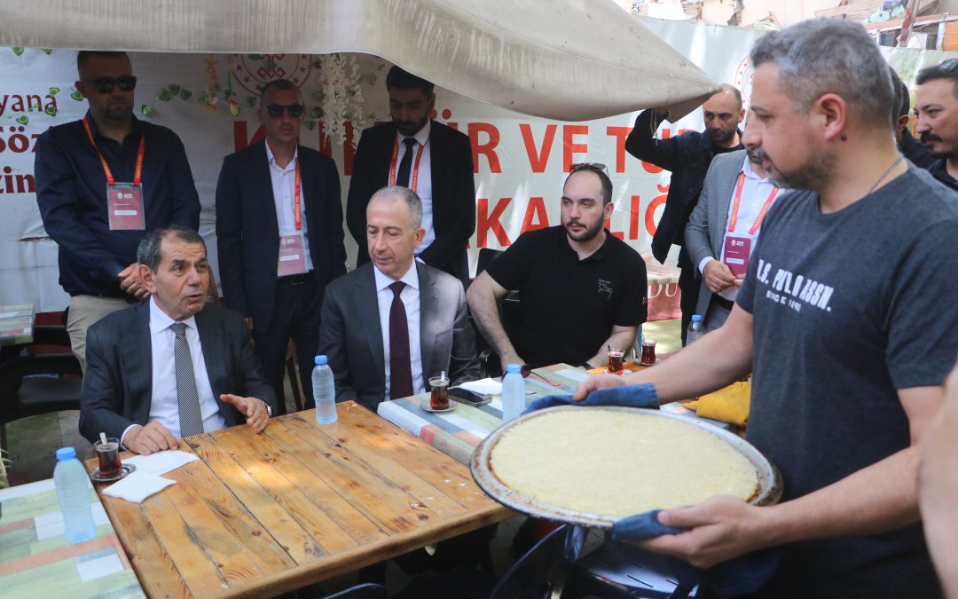 Galatasaray Başkanı Dursun Üzbek Hatay’da Kınefe Ustasını Ziyaret Etti