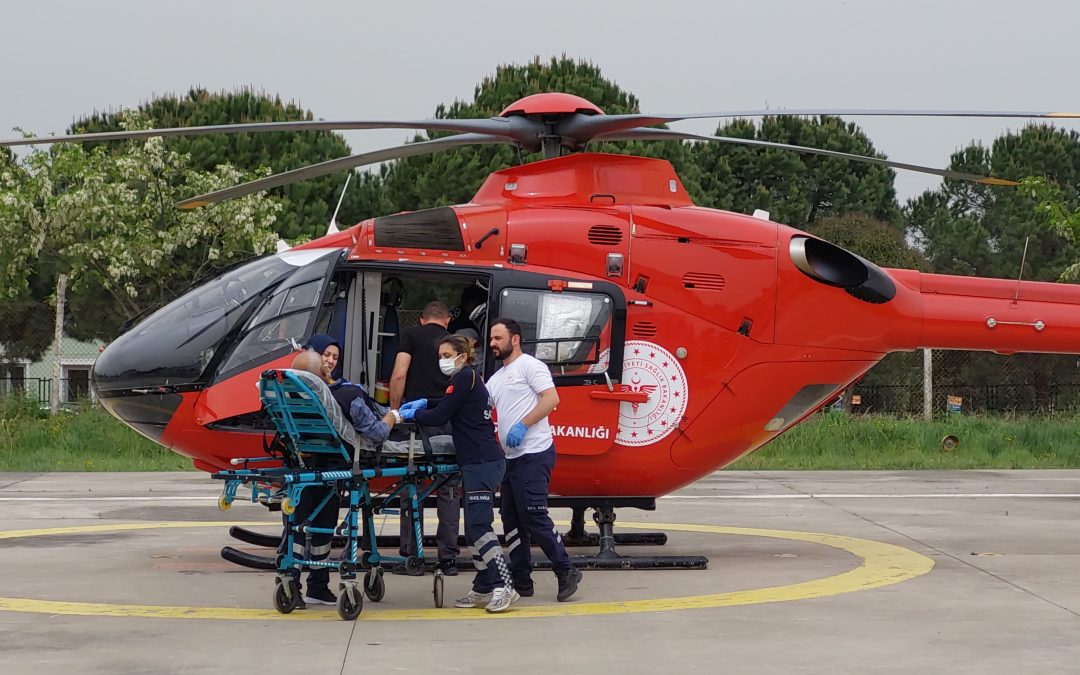 Kalp krizi geçiren adamın yardımına ambulans helikopter yetişti