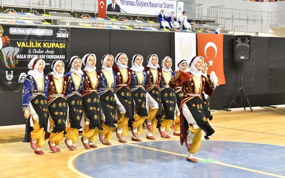 Şanlıurfa’da Halk Oyunları Yarışması’nda Renkli Görüntüler