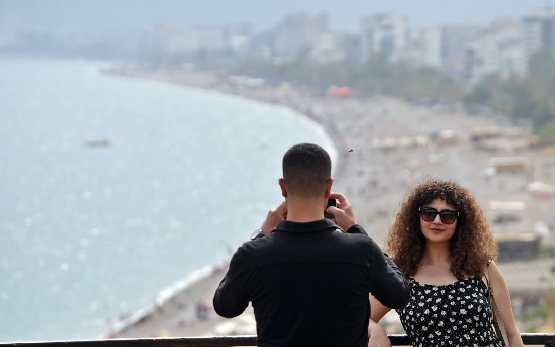 Antalya’da Çöl Tozunun Etkisi Azaldı, Sahiller Doldu