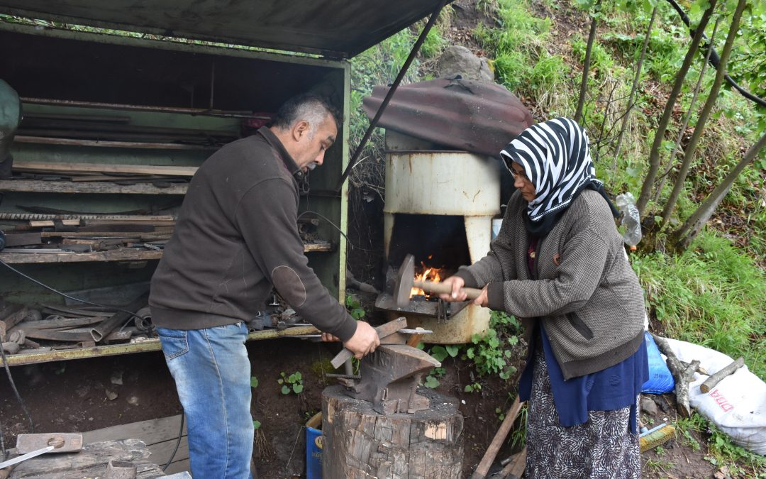 Sakarya’da seyyar demircilik yapan adam 40 yıldır mesleğini sürdürüyor