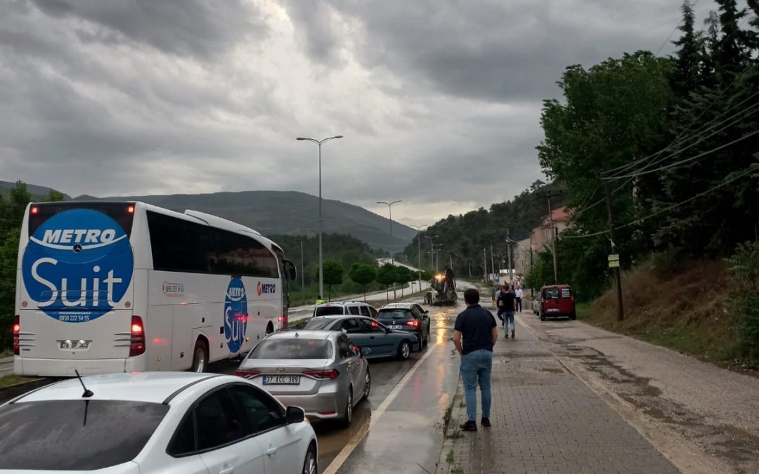 Kastamonu’da Dolu ve Sağanak Yağış Etkili Oldu