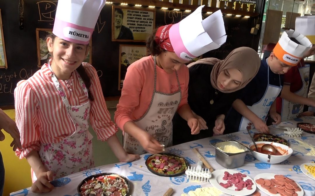 Özel Eğitim Öğrencileri Kendi Pizzalarını Yapıp Yediler