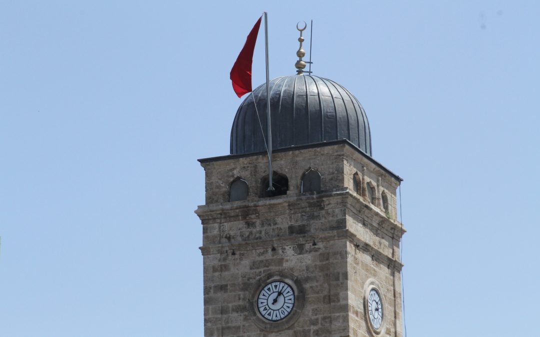 Antalya Valisi Saat Kulesi’ne Bayrak Dikilmesi Talimatını Verdi