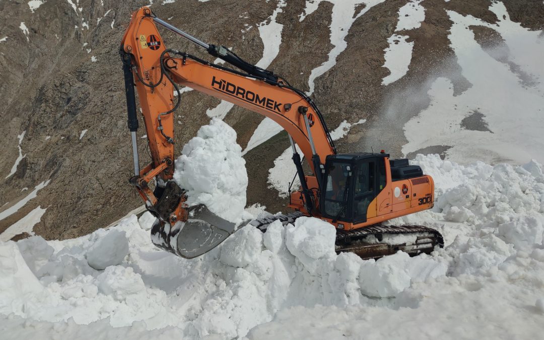 Van-Bahçesaray Yolunda 130 Gündür Devam Eden Kapalı Ulaşım Çalışmaları