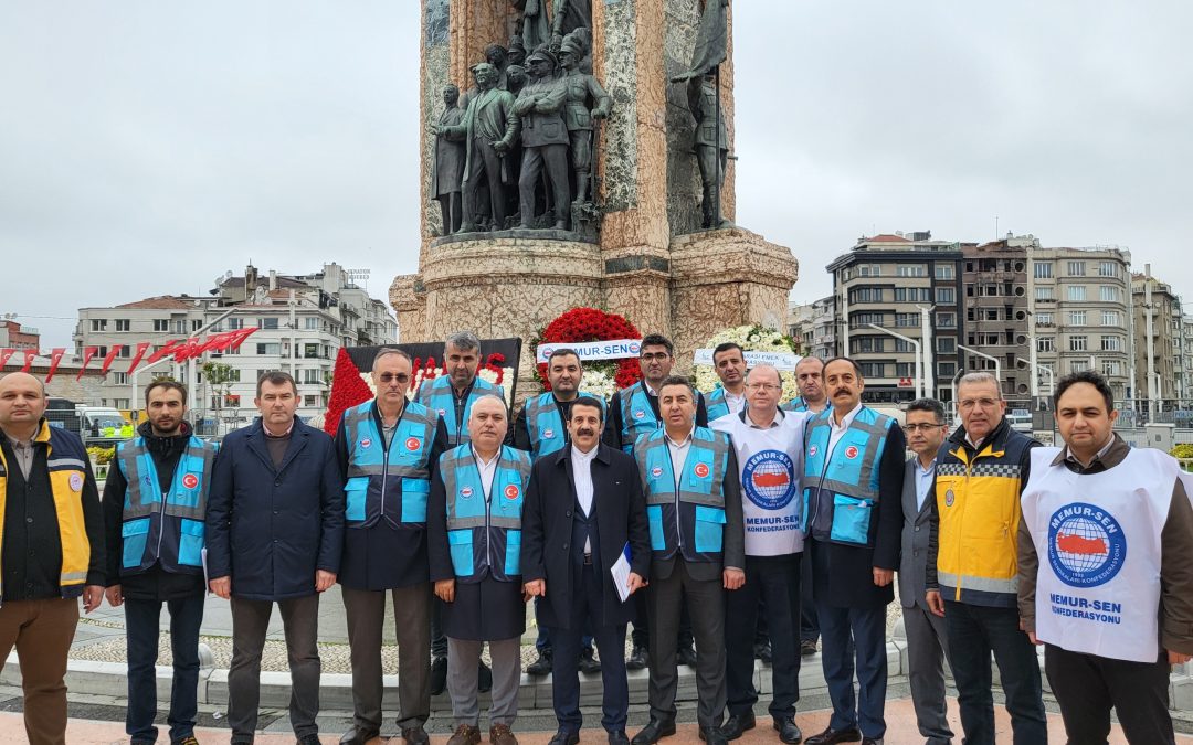 Memur-Sen Taksim’e Çelenk Bıraktı