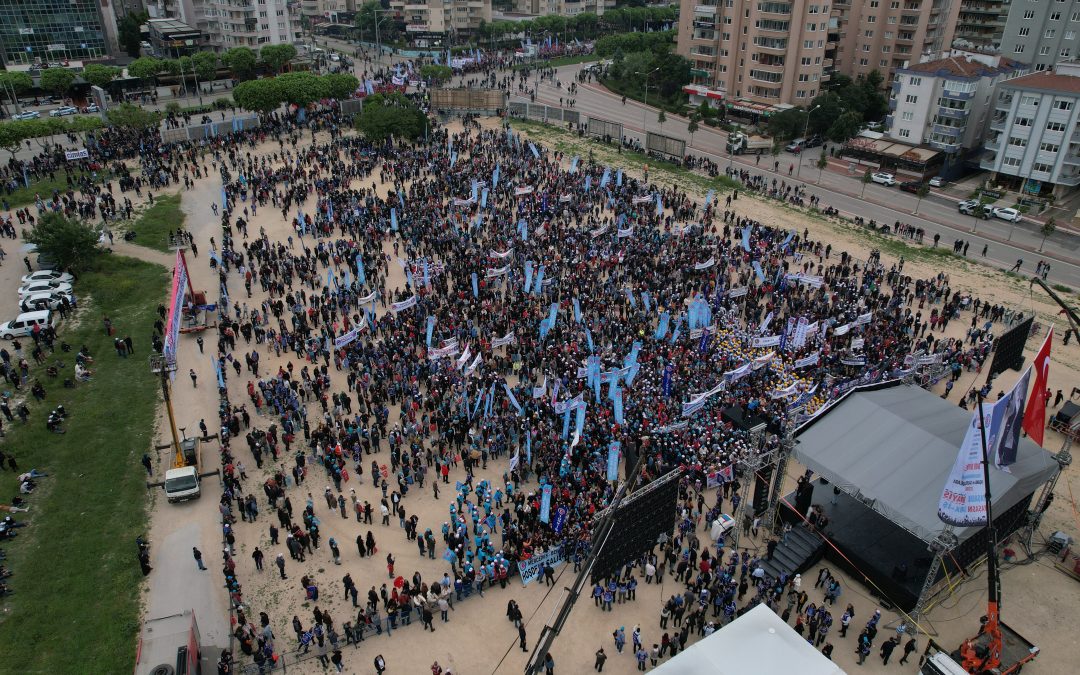 Bursa’da 1 Mayıs Coşkusu İşçiler Davul ve Zurna Eşliğinde Bayramlarını Kutladı