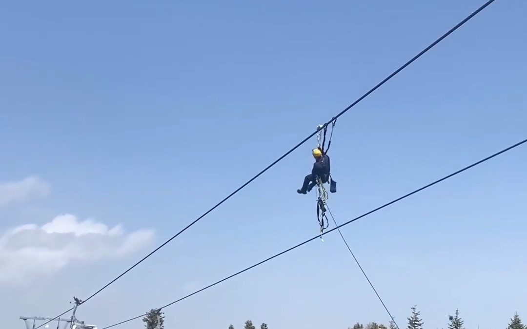 Bursa’da Teleferik A.Ş. çalışanları 1 Mayıs’ı zirvede kutladı.