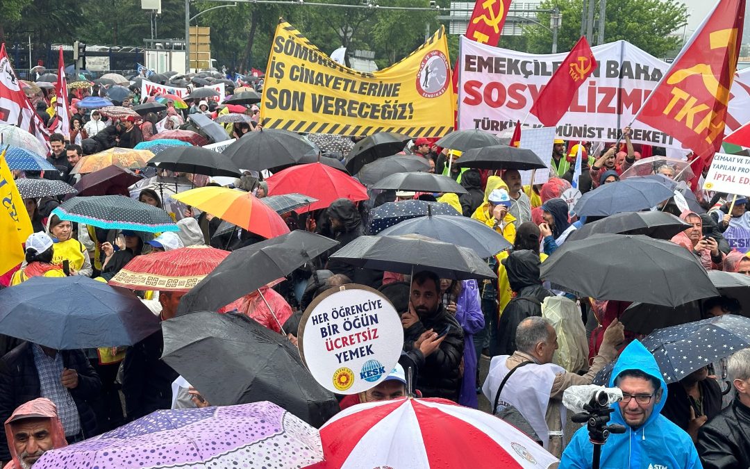 Ankara’da 1 Mayıs Sağanak Yağmur Altında Kutlandı