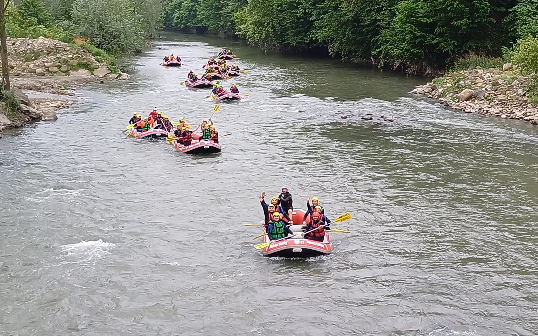 1 Mayıs’ta Düzenlenen Rafting Etkinliği Belediye Personeline Heyecan Verdi