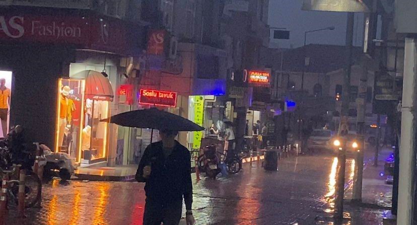 Elazığ’da Aniden Bastıran Sağanak Yağış Etkili Oldu