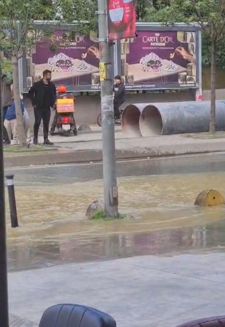 Kadıköy’de Rögar Kapağı Patladı: Yollar Sular Altında