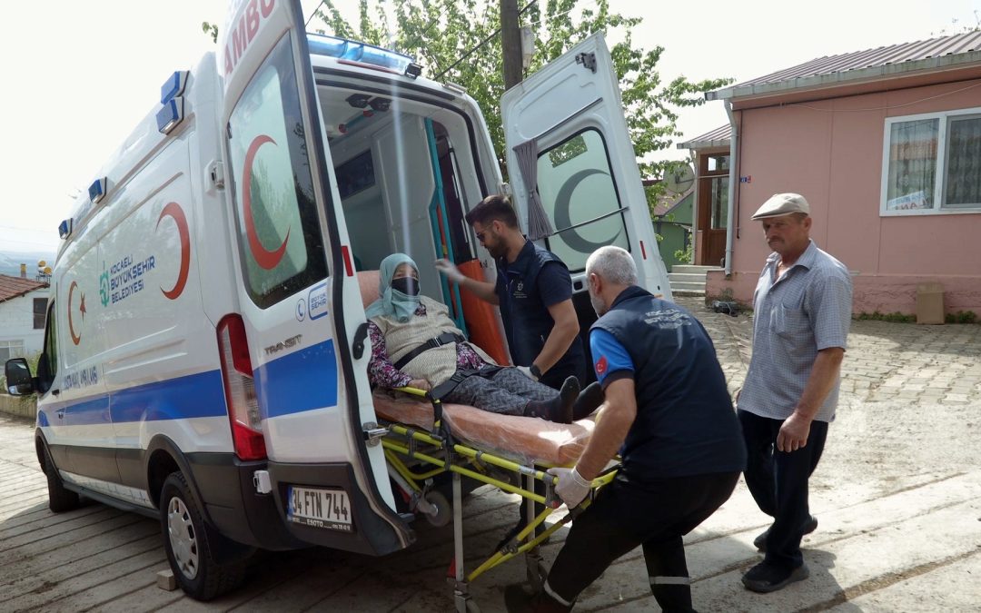 Kocaeli Büyükşehir Belediyesi Yatalak Hastalara Ücretsiz Ambulans Hizmeti Sağlıyor.