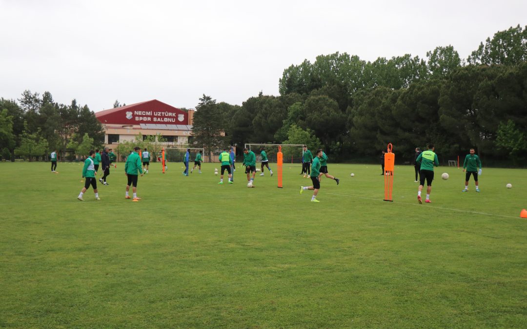 Sakaryaspor Süper Lig hayali için play-offlara kaldı.