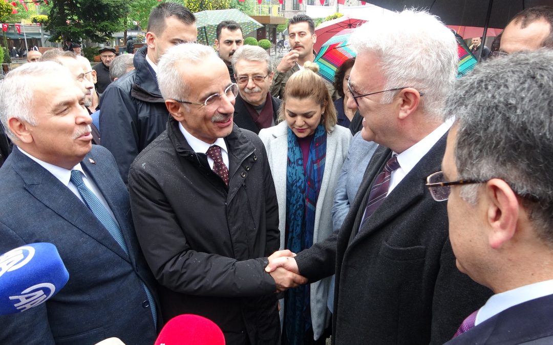 24. Uluslararası Tiyatro Festivali Trabzon’da Yağmura Rağmen Coşkuyla Başladı