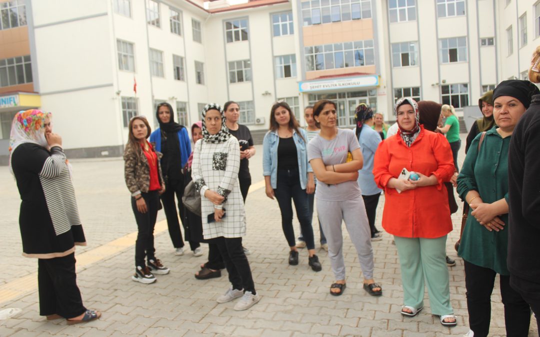 Veliler Kahramanmaraş’ta Okulun Kapatılmasına Tepki Gösterdi