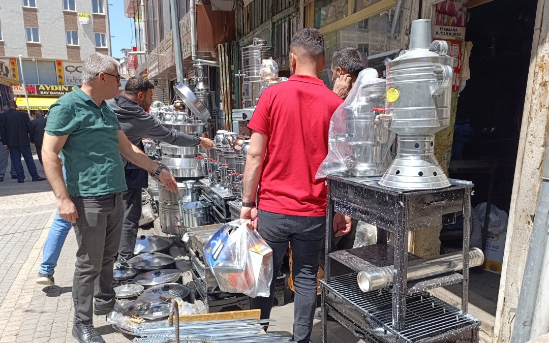 Van’da mangal ve semaver satışları arttı.