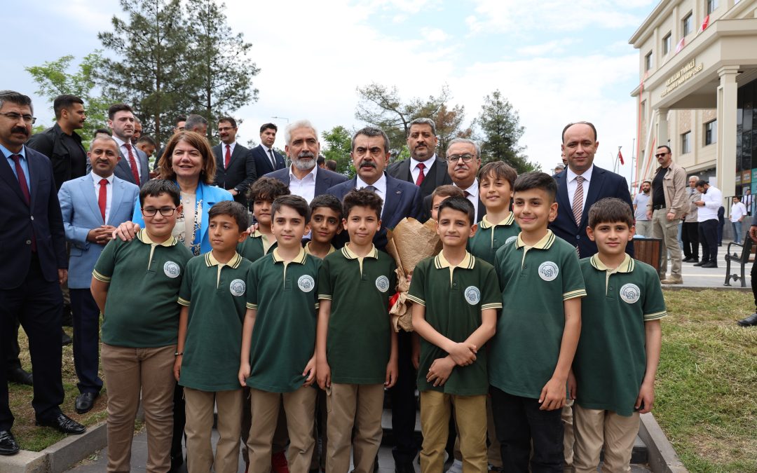 Milli Eğitim Bakanı Yusuf Tekin, Diyarbakır’da Okul Açılışına Katıldı