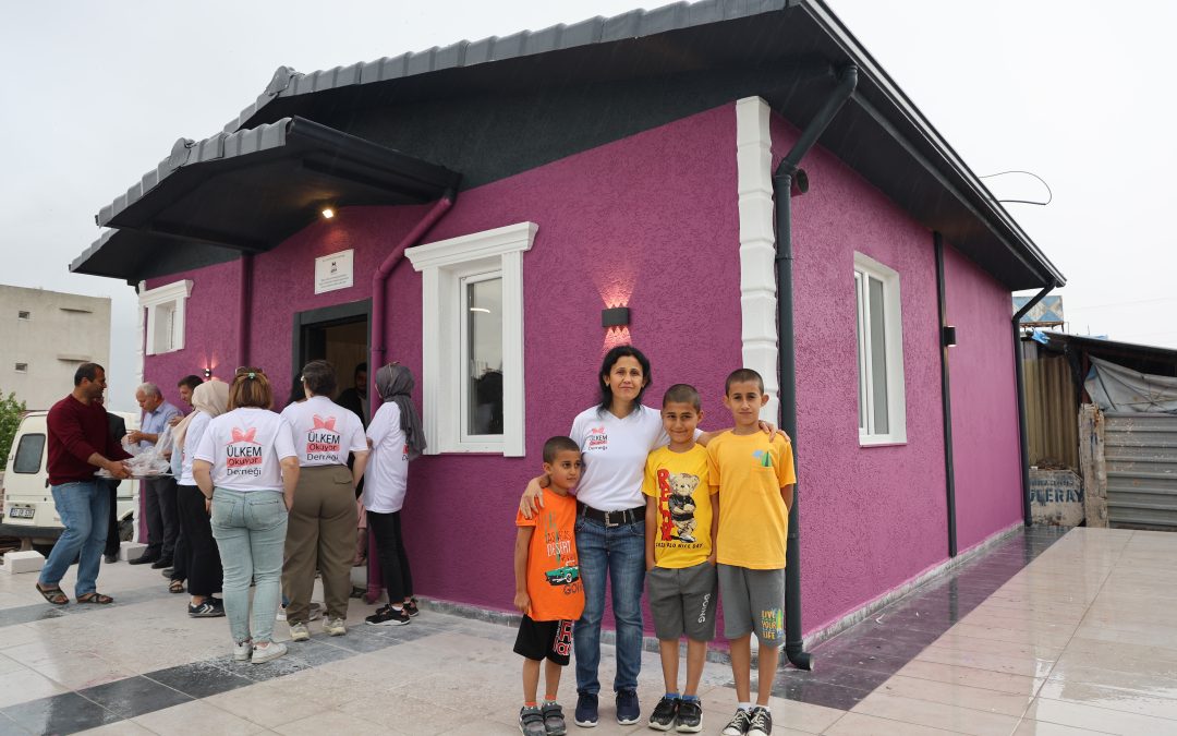 Yağmurlu Havada Islanmak İstemeyen Depremzede Meriç ve Ailesine Sıcak Yuva