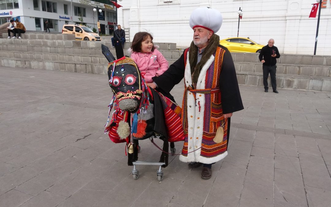 Yozgat’ta Nasrettin Hoca’nın Maket Eşeğiyle Gezisi