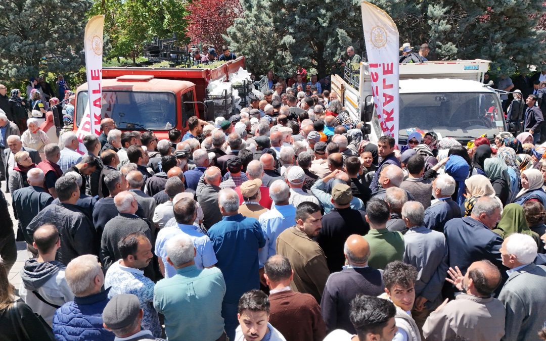 Kırıkkale Belediyesi, Ücretsiz Sebze Fidesi Dağıtımında Yoğun İlgiyle Karşılaşıldı