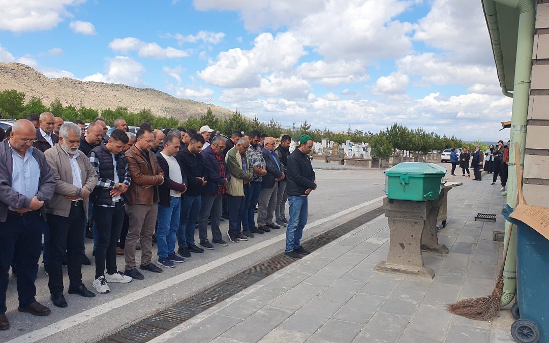 Kayseri’de Babası Tarafından Bıçaklanarak Öldürülen Kadın Toprağa Verildi