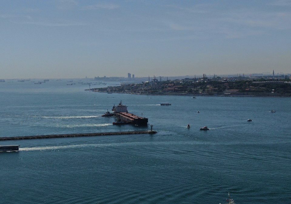 Istanbul Bogazi gemi trafigine tekrar acildi.