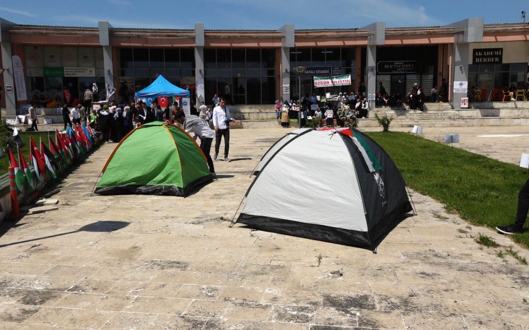 Kırklareli Üniversite Öğrencileri Filistin’e Destek İçin Oturma Eylemi Yaptı