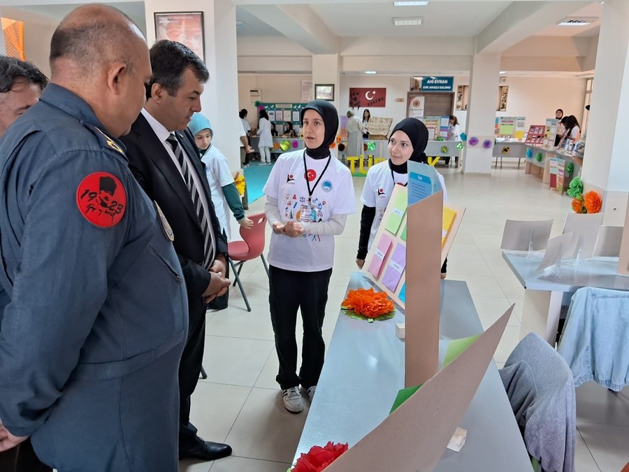 Dalaman’da Bilim Fuarı Öğrencilere Bilimsel Meraklarını Sergileme Fırsatı Sundu.