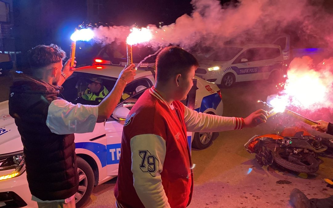 Karabük Gençleri Polislere Sürpriz Yaptı