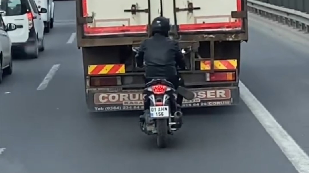 Başakşehir’de Tehlikeli Motosiklet Yolculuğu Kamerada